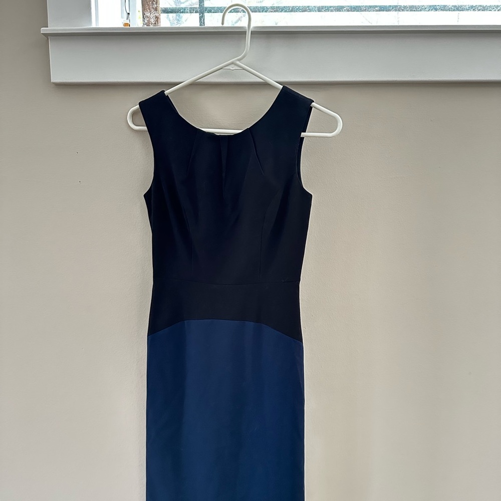 228$ NWT BCBGMaxAzria Black and Blue Midi Dress